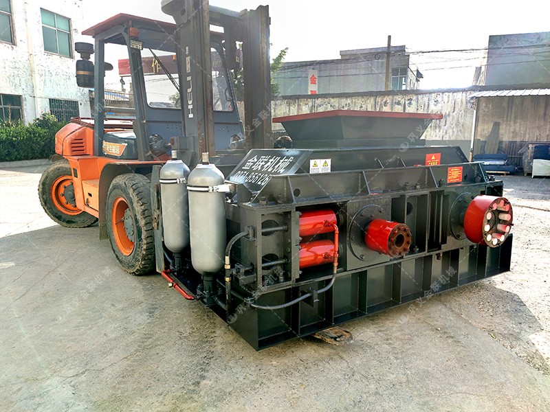 對輥機(jī)_小型對輥機(jī),磚廠用對輥機(jī)設(shè)備,對輥細(xì)碎機(jī),對滾破碎機(jī)價(jià)格 對輥機(jī)_小型對輥機(jī),磚廠用對輥機(jī)設(shè)備,對輥細(xì)碎機(jī),對滾破碎機(jī)價(jià)格